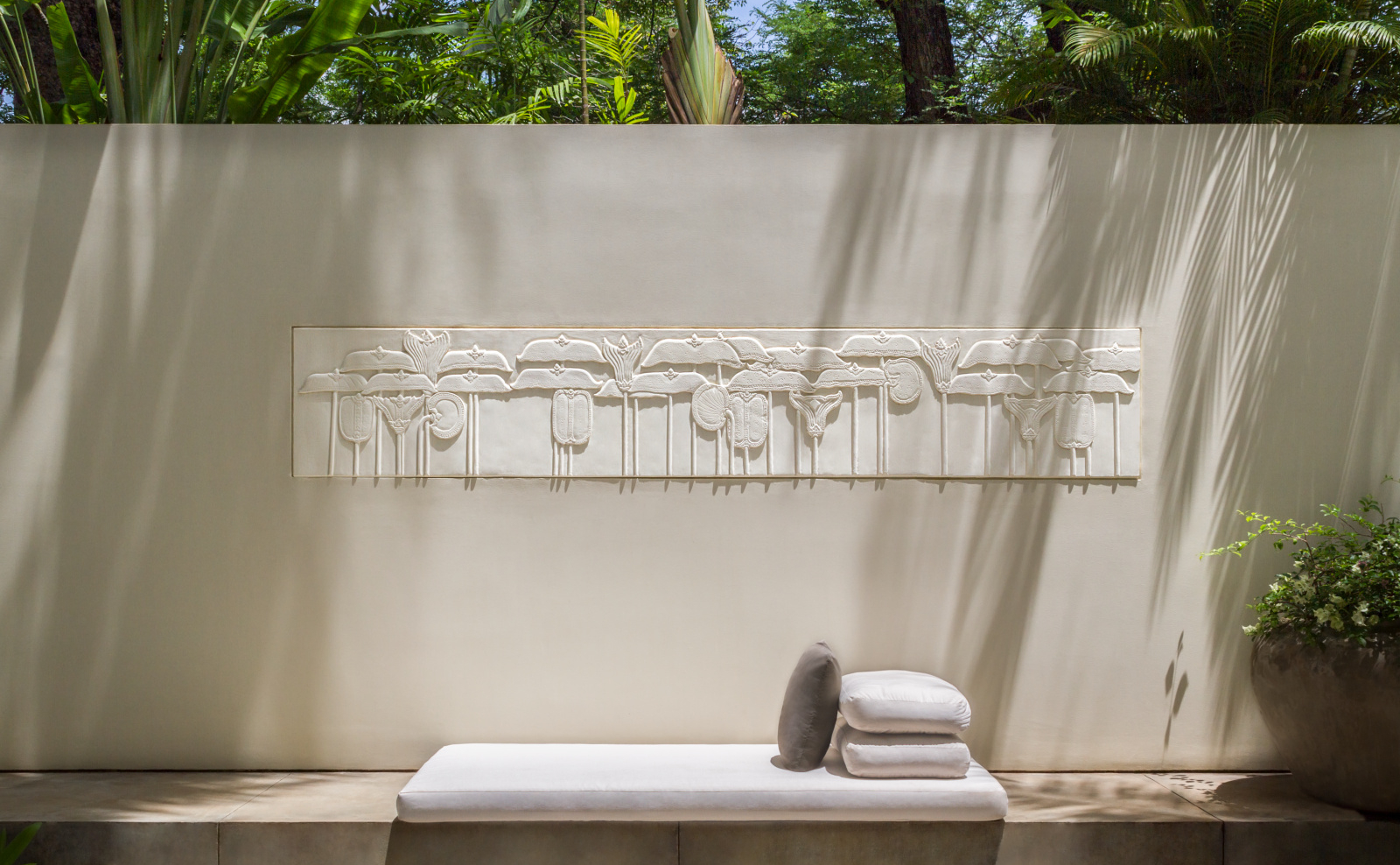 Wall detail in Amansara suite