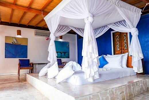 Room in amatoa