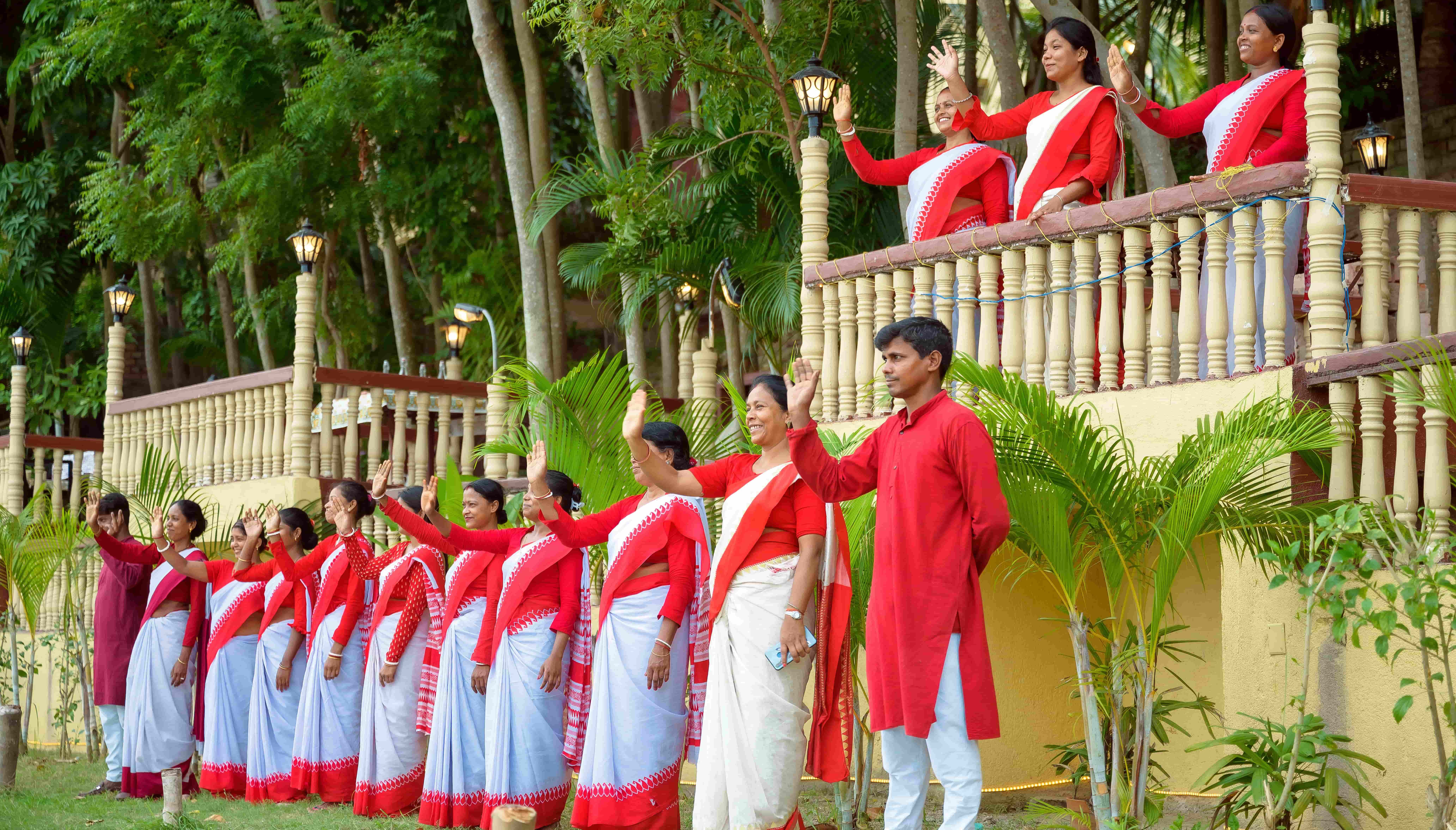 Locals at Bari Kothi