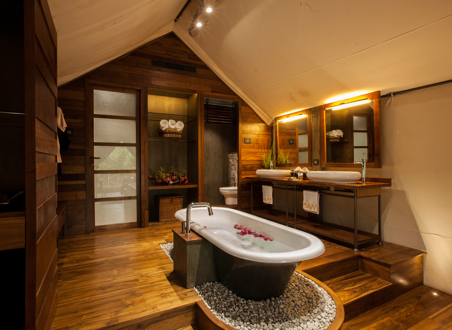 bathroom at kaav safari lodge