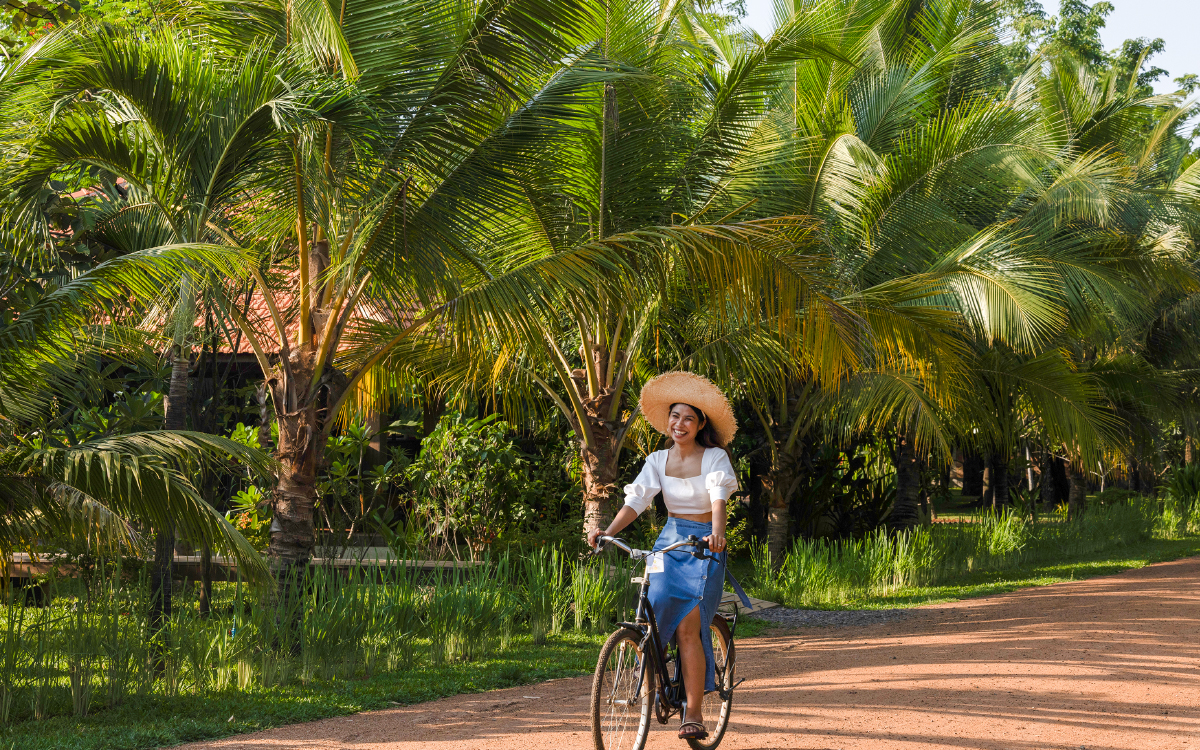 Woman Cycling at Farmhouse smiling gecko